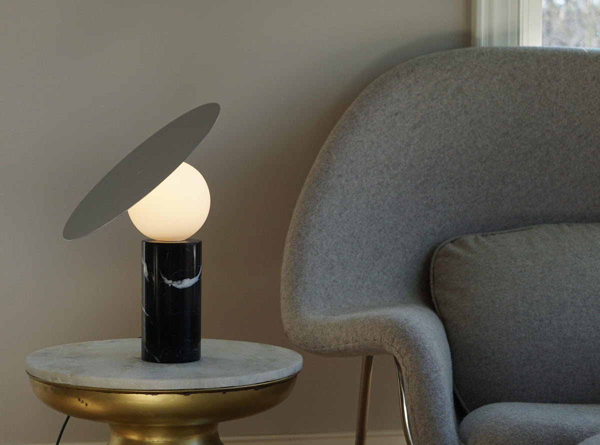 Dila Minimalistische tafellamp van marmer