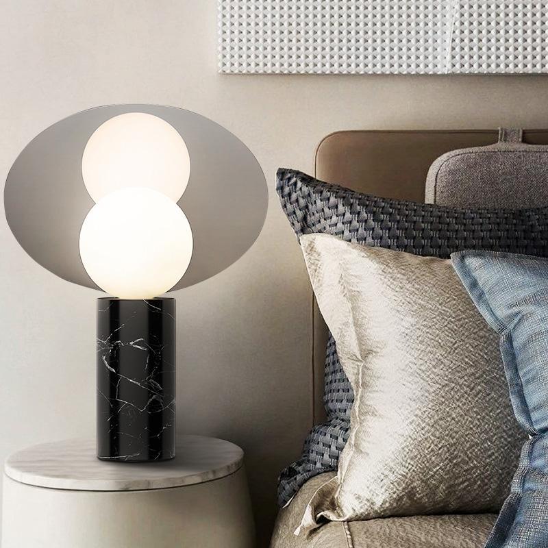 Dila Minimalistische tafellamp van marmer