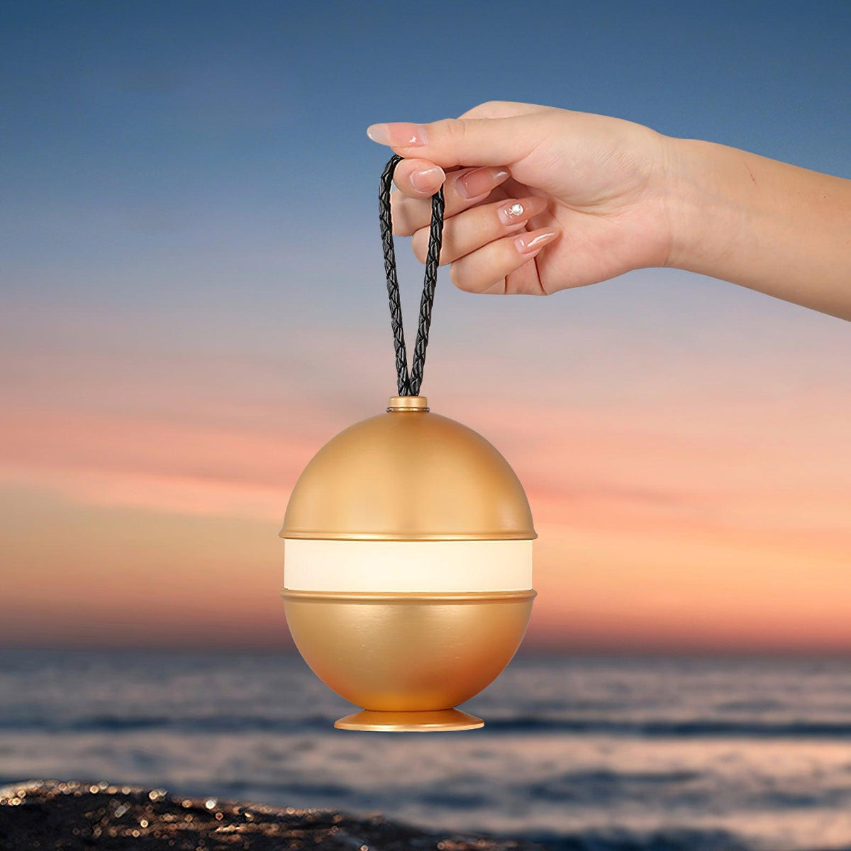 Orbitem tafellamp in geborsteld goud aluminium