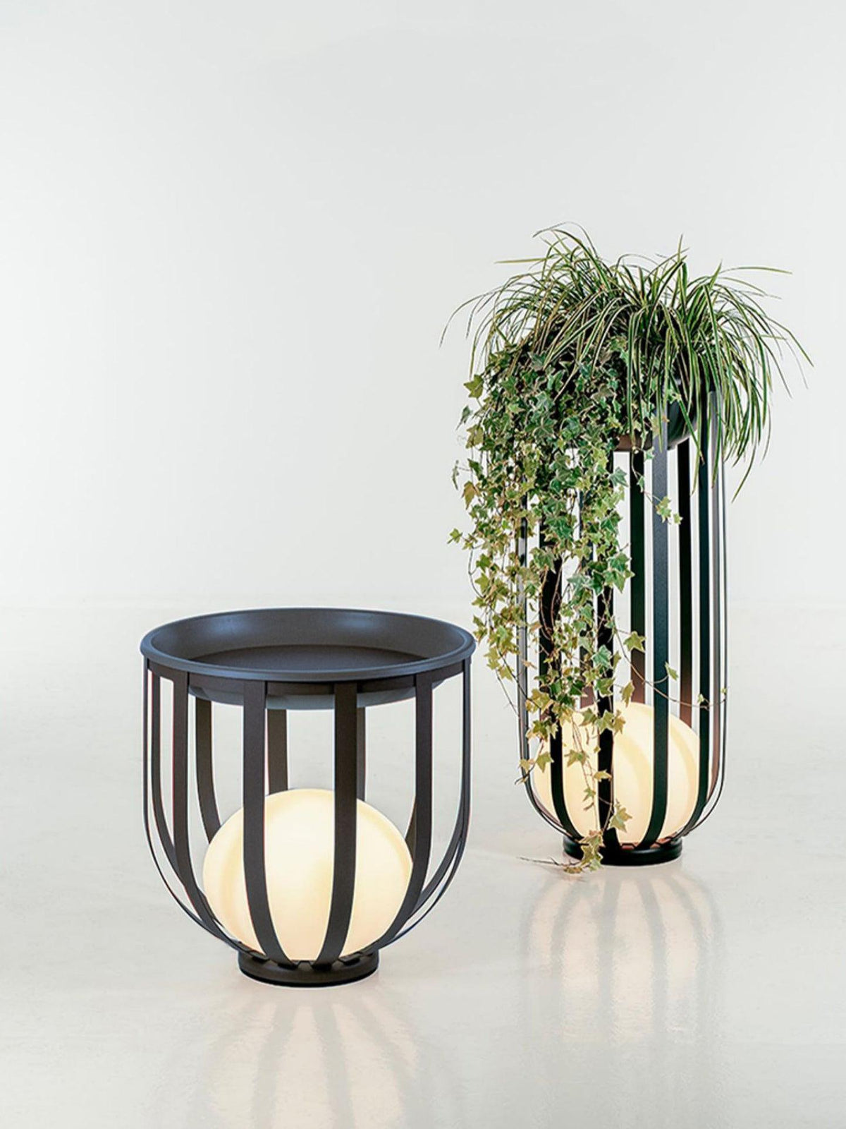 Tera vloerlamp van staal en acryl
