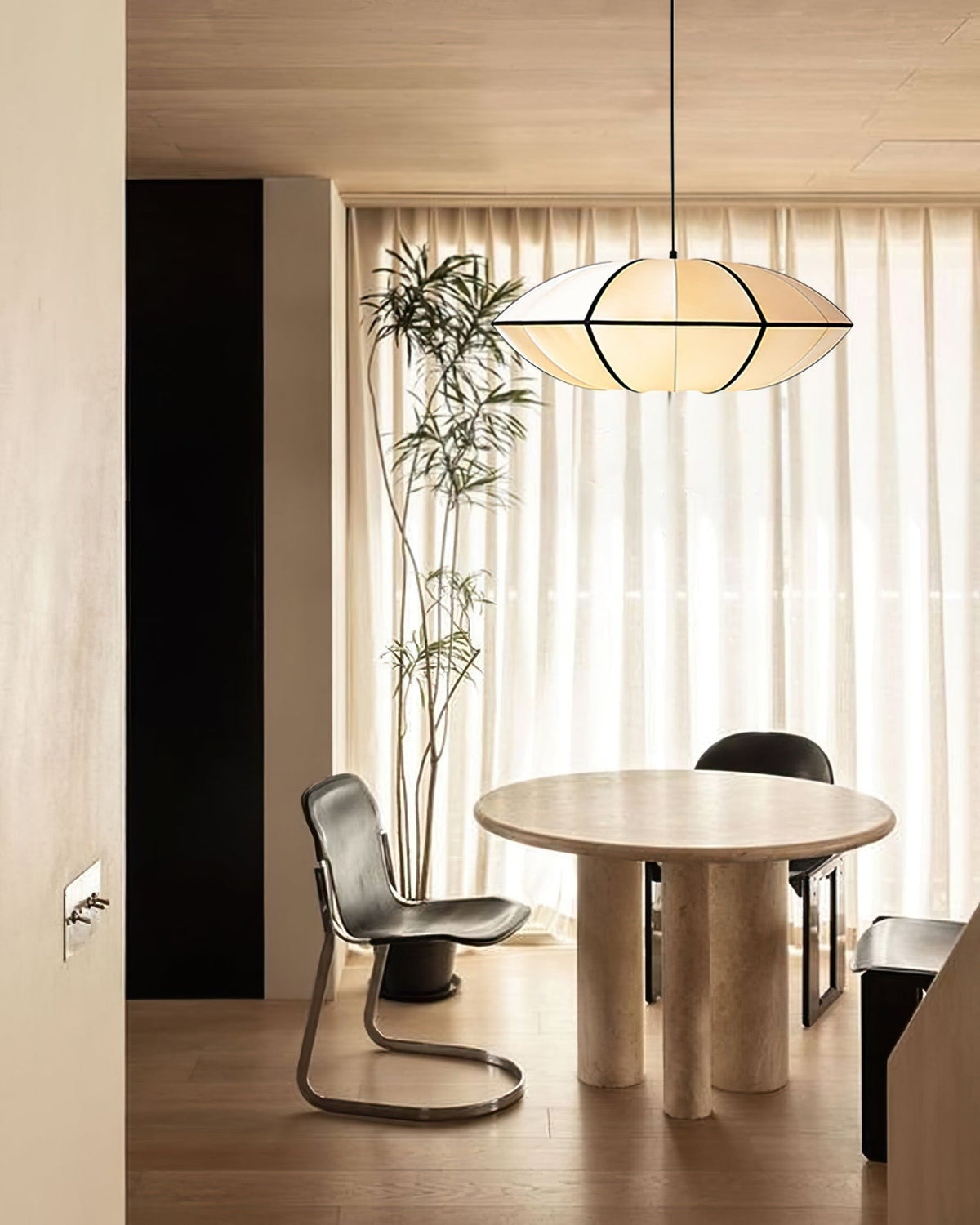 Inez hanglamp van stof met futuristisch ontwerp