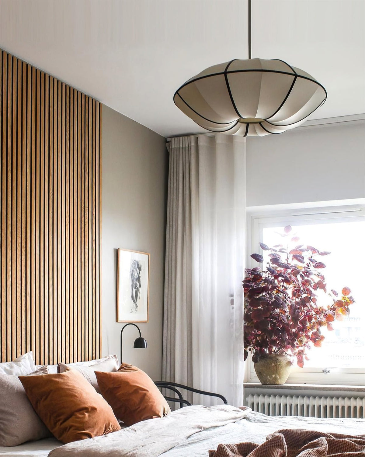 Inez hanglamp van stof met futuristisch ontwerp