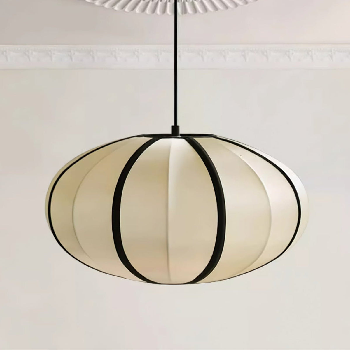 Inez hanglamp van stof met futuristisch ontwerp