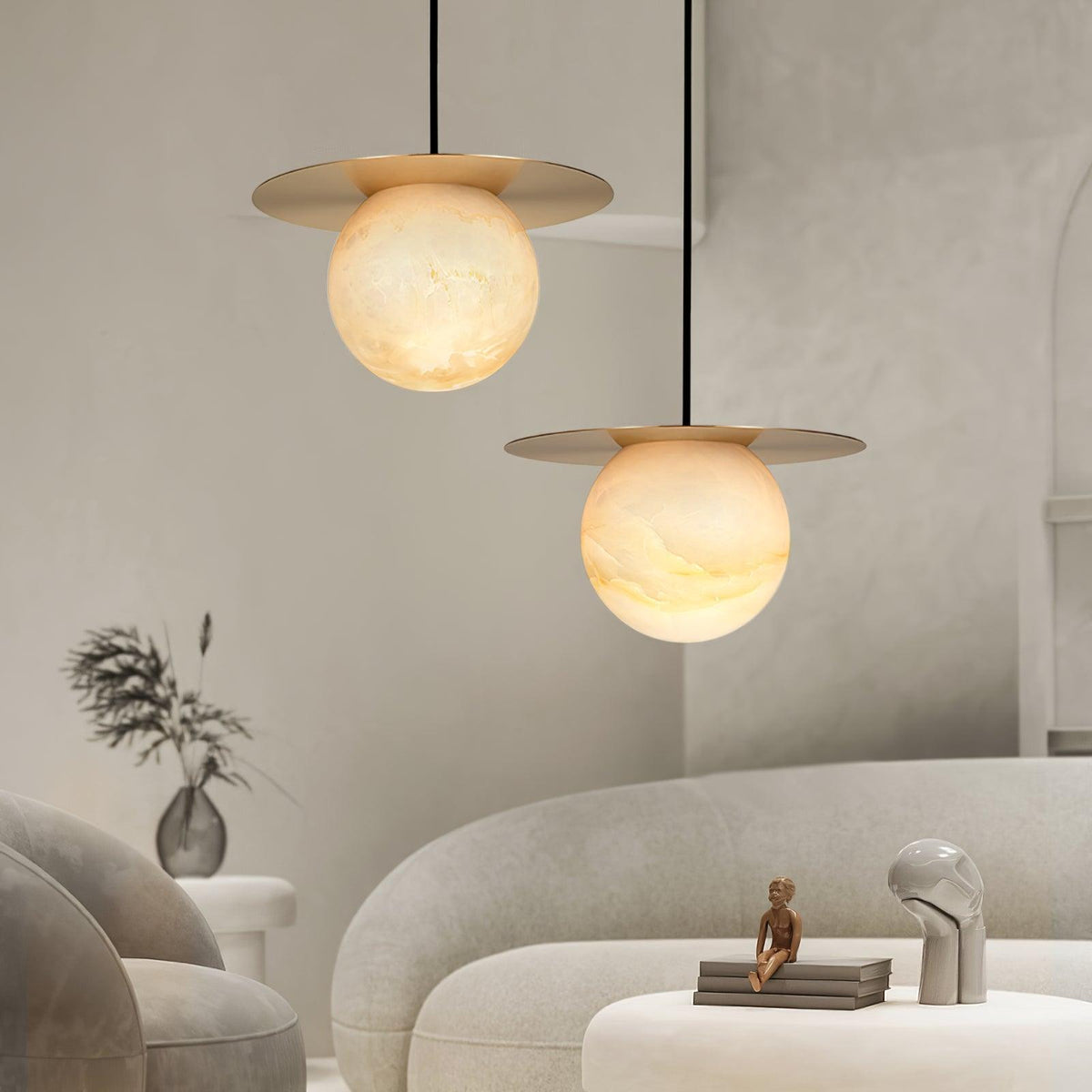 Velar hanglamp met albasten bolvormige kap