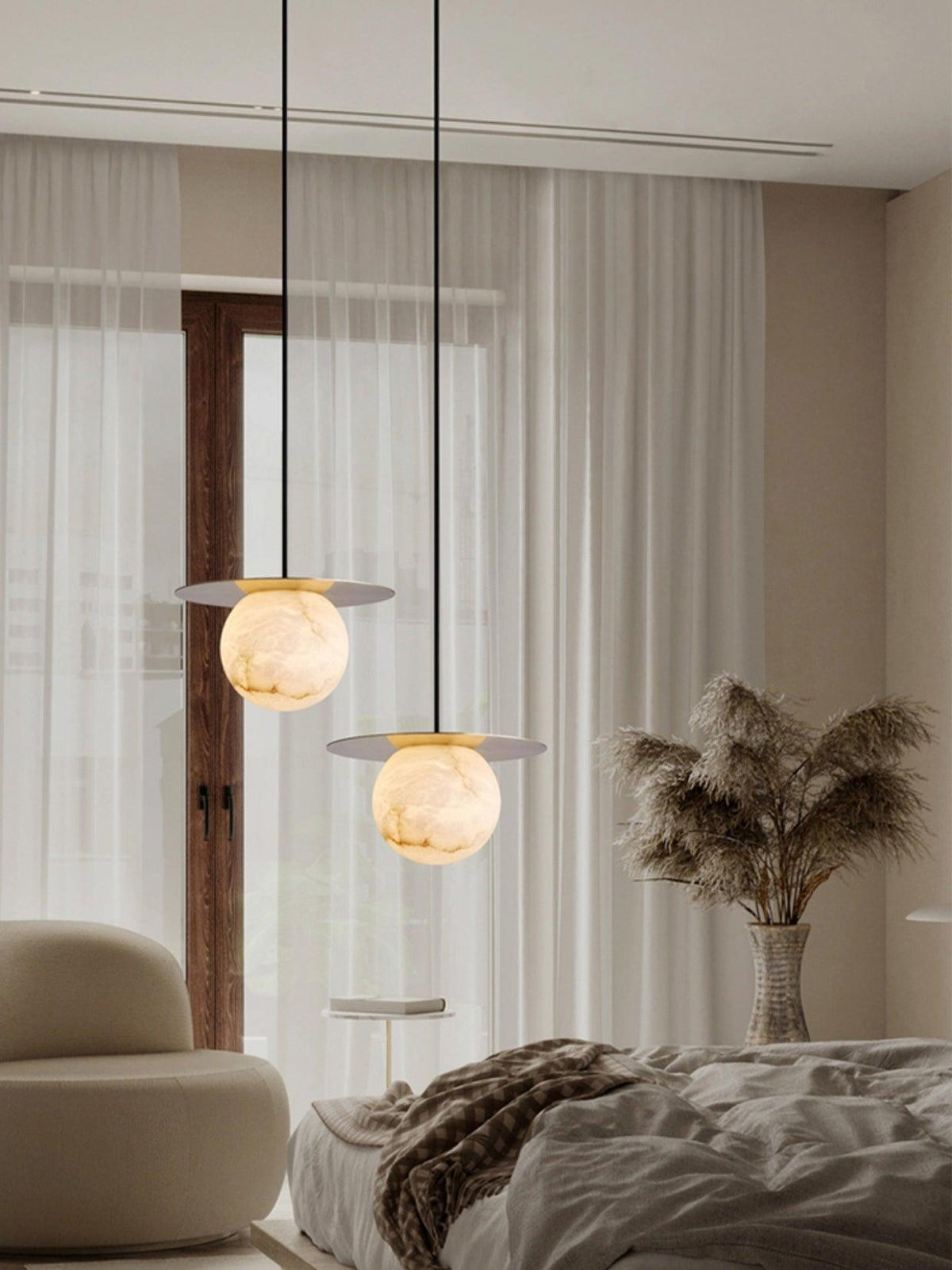 Velar hanglamp met albasten bolvormige kap