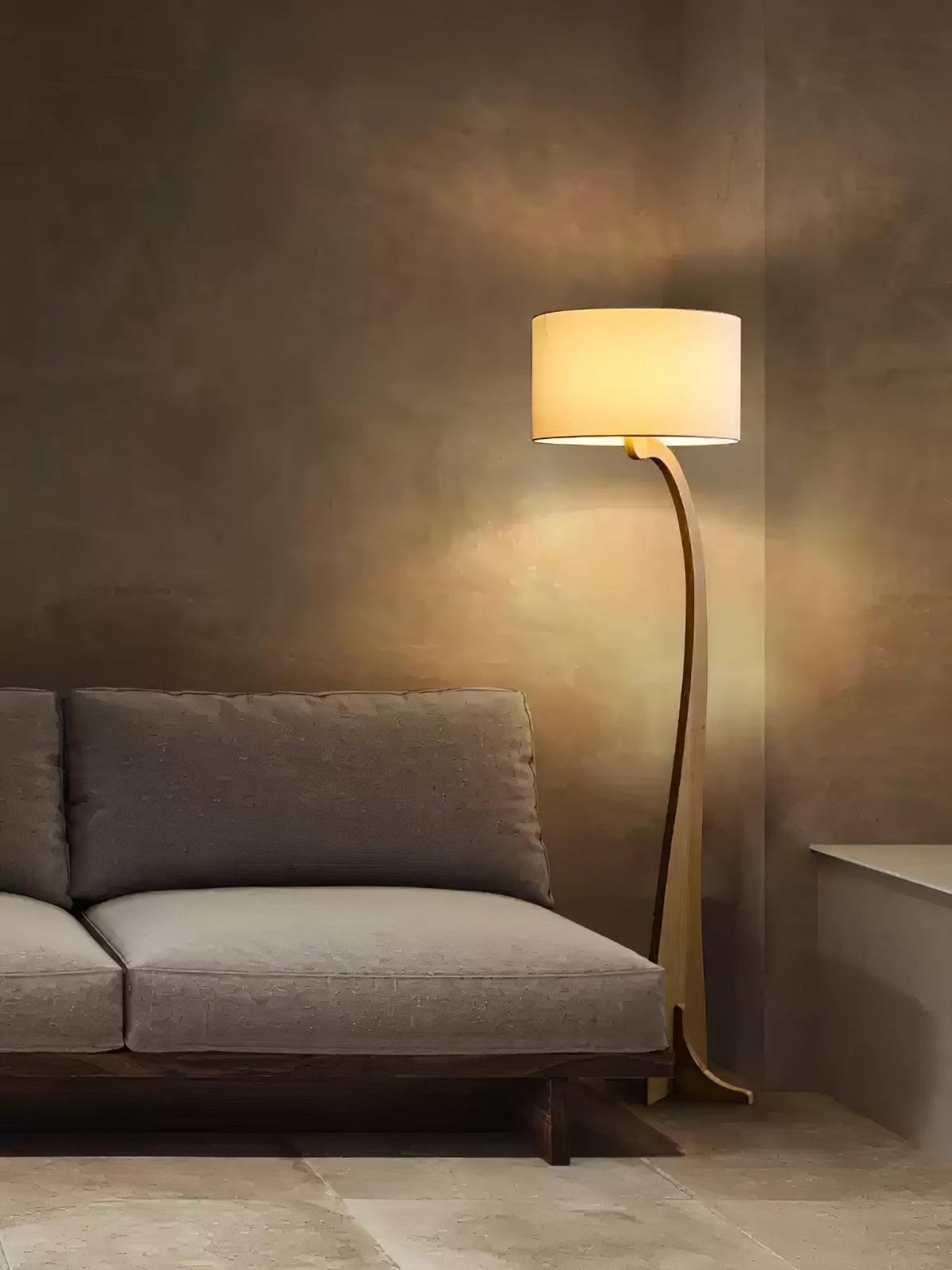 Viraineria vloerlamp met Noorse houten boog