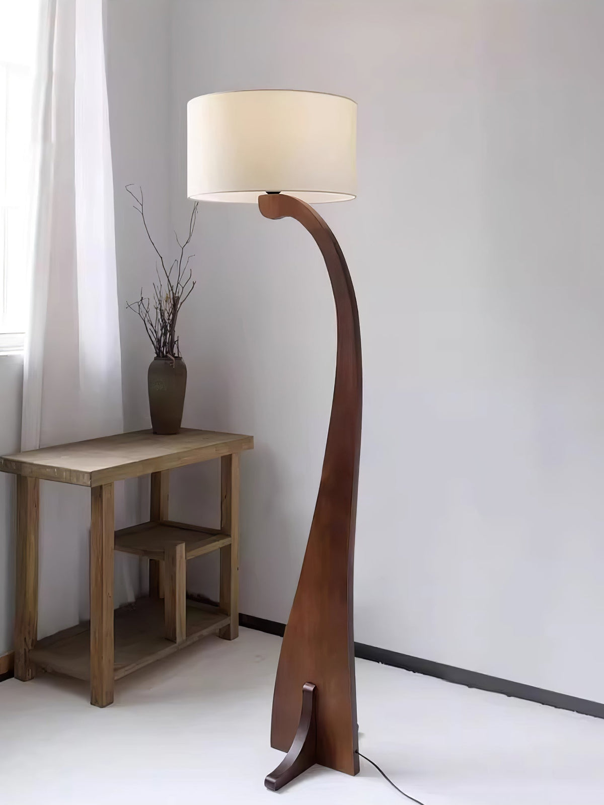 Viraineria vloerlamp met Noorse houten boog