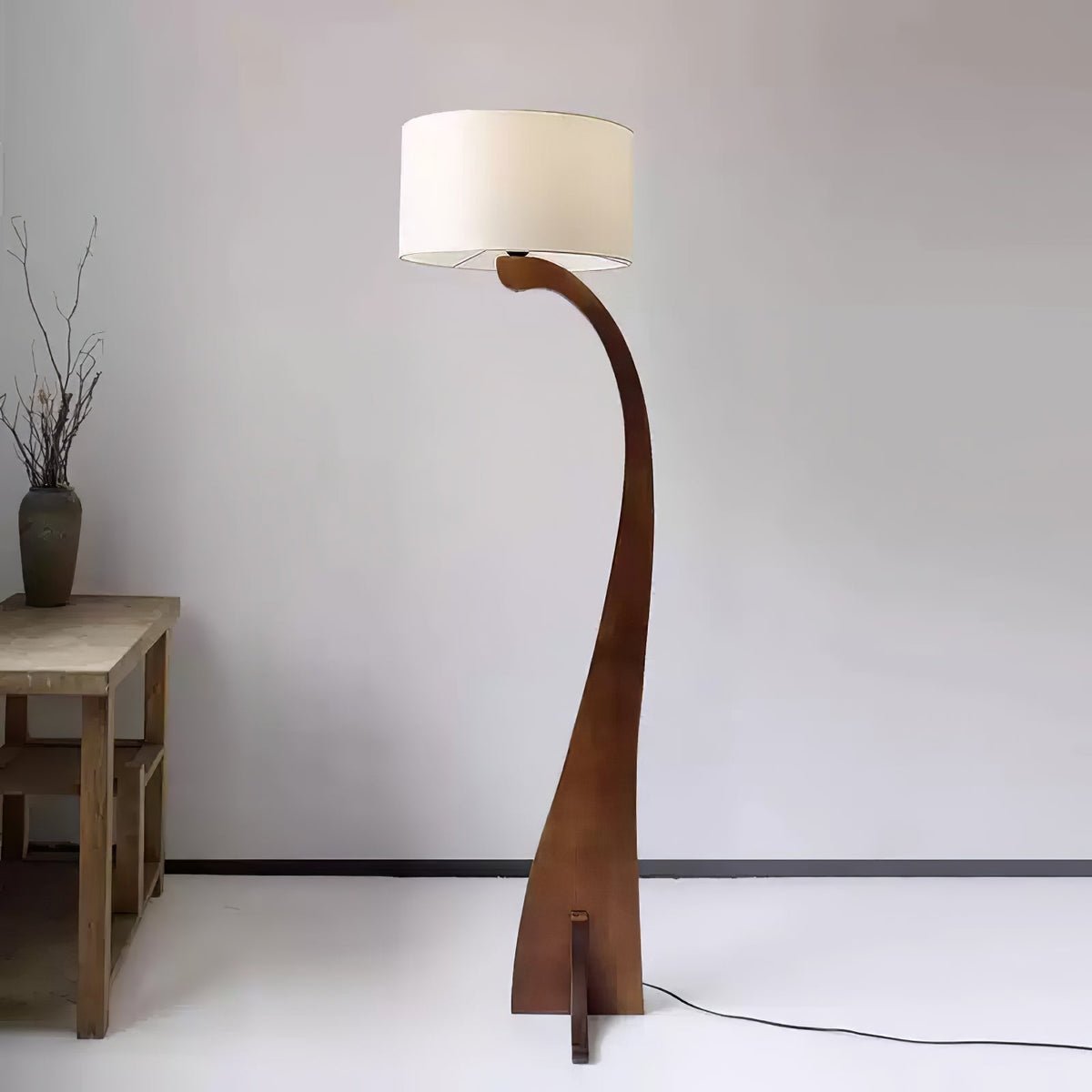 Viraineria vloerlamp met Noorse houten boog