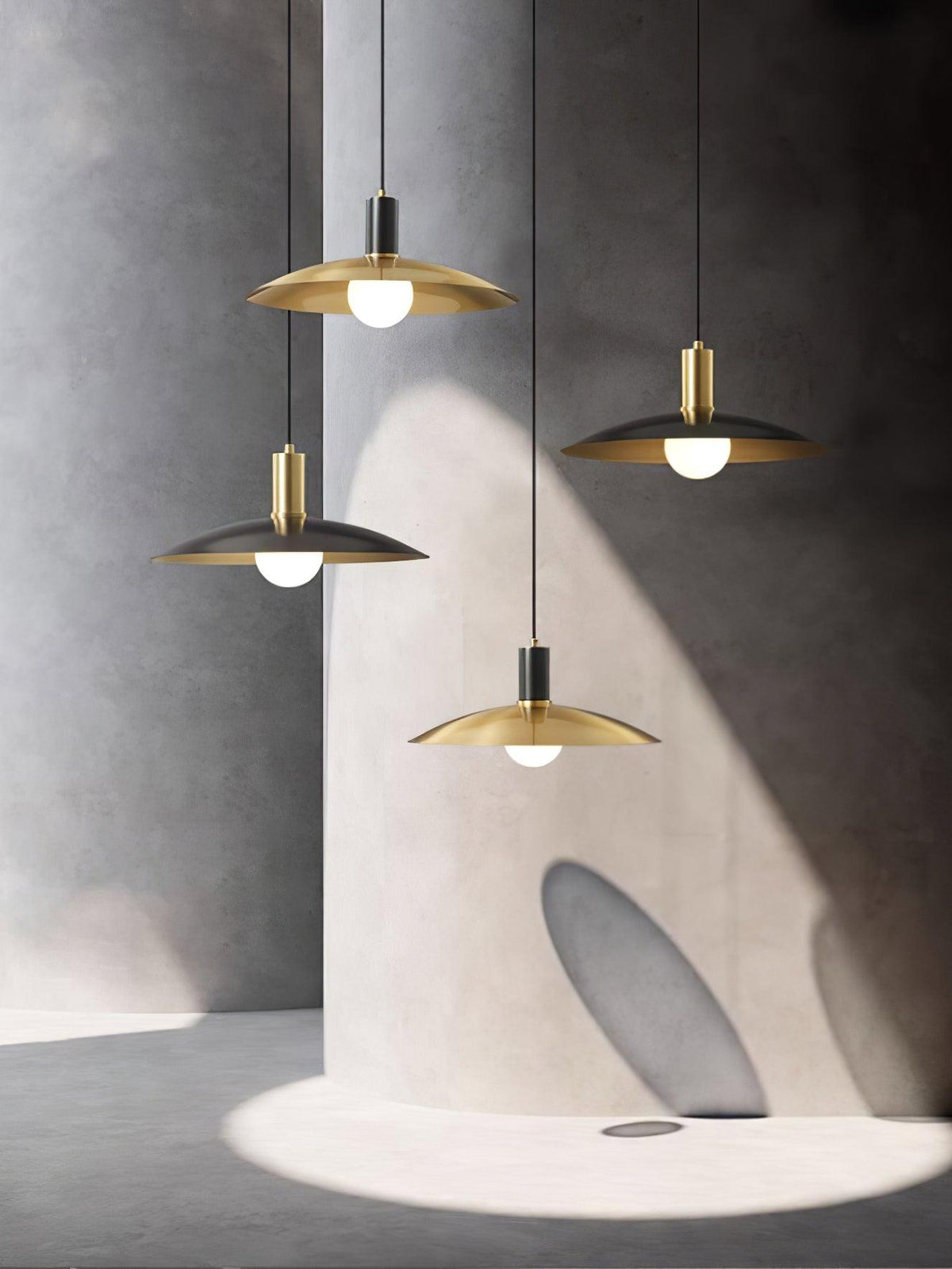 Thalora hanglamp van messing en glas
