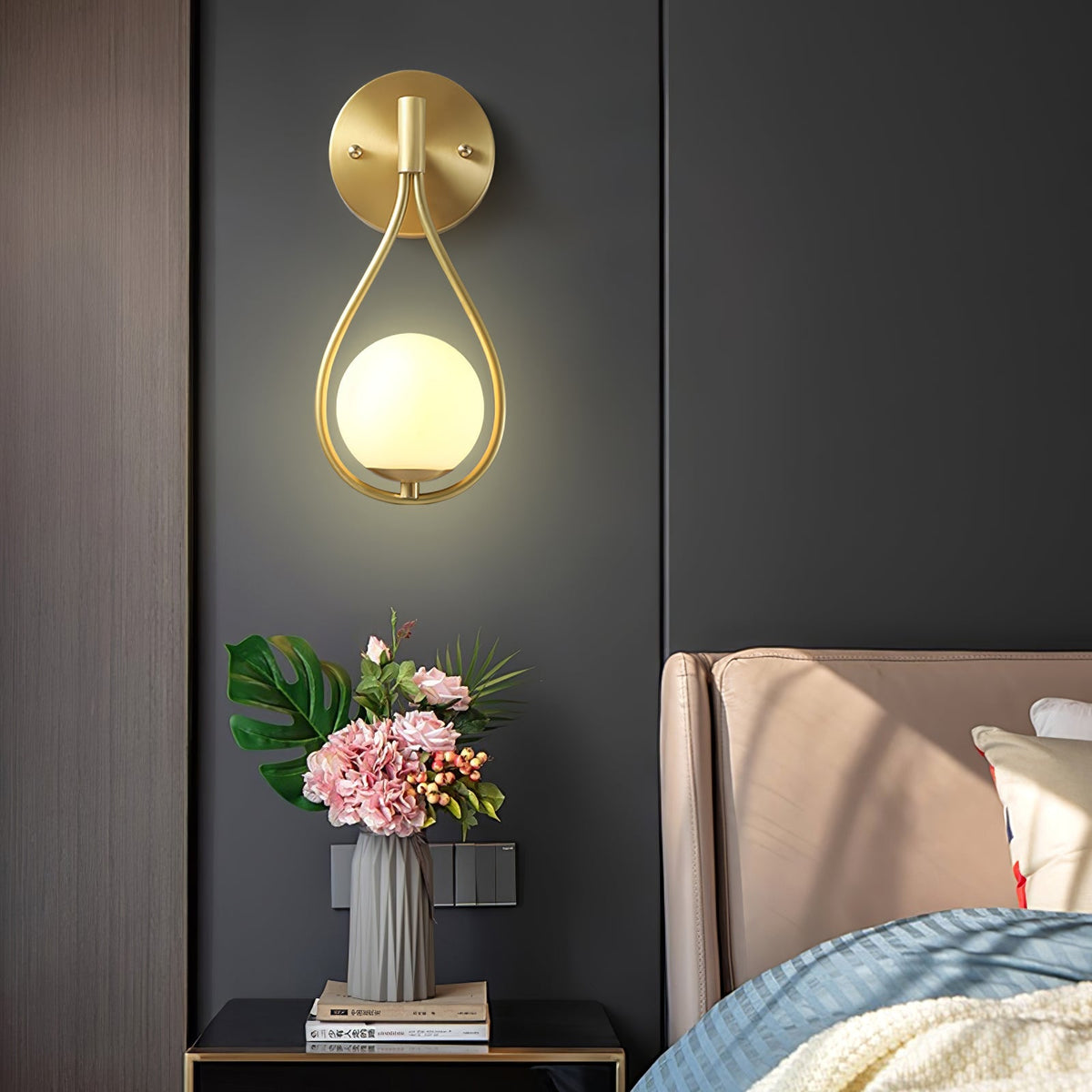 Eiralaya Moderne wandlamp van messing met glas in minimalistisch design