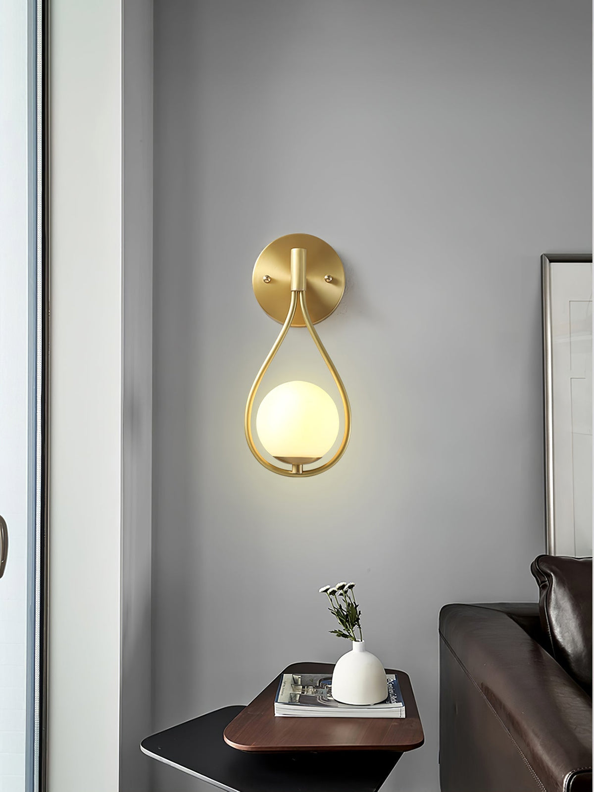 Eiralaya Moderne wandlamp van messing met glas in minimalistisch design