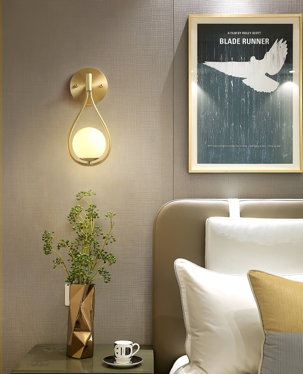 Eiralaya Moderne wandlamp van messing met glas in minimalistisch design