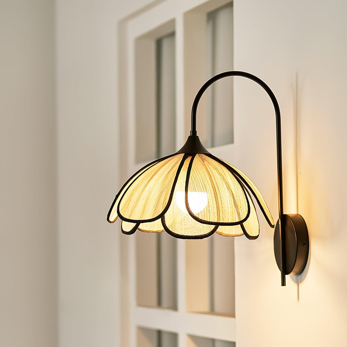 Ivsiliel wandlamp met Natuurlijke Verbrande Bloemblaadjes