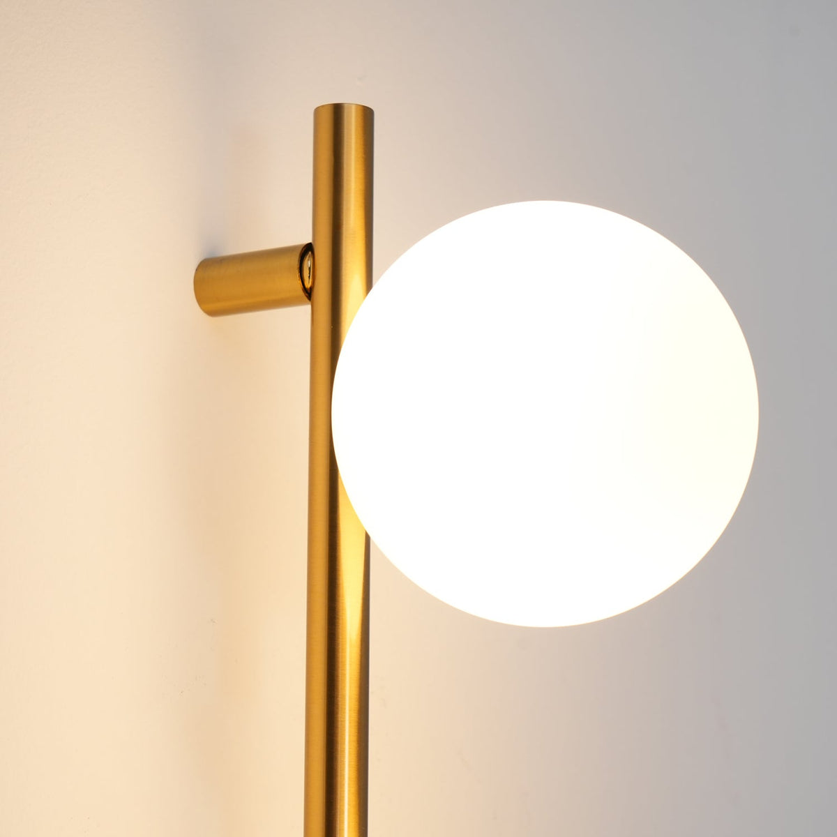 Ultheia Moderne minimalistische wandlamp met glazen 'candied balls'