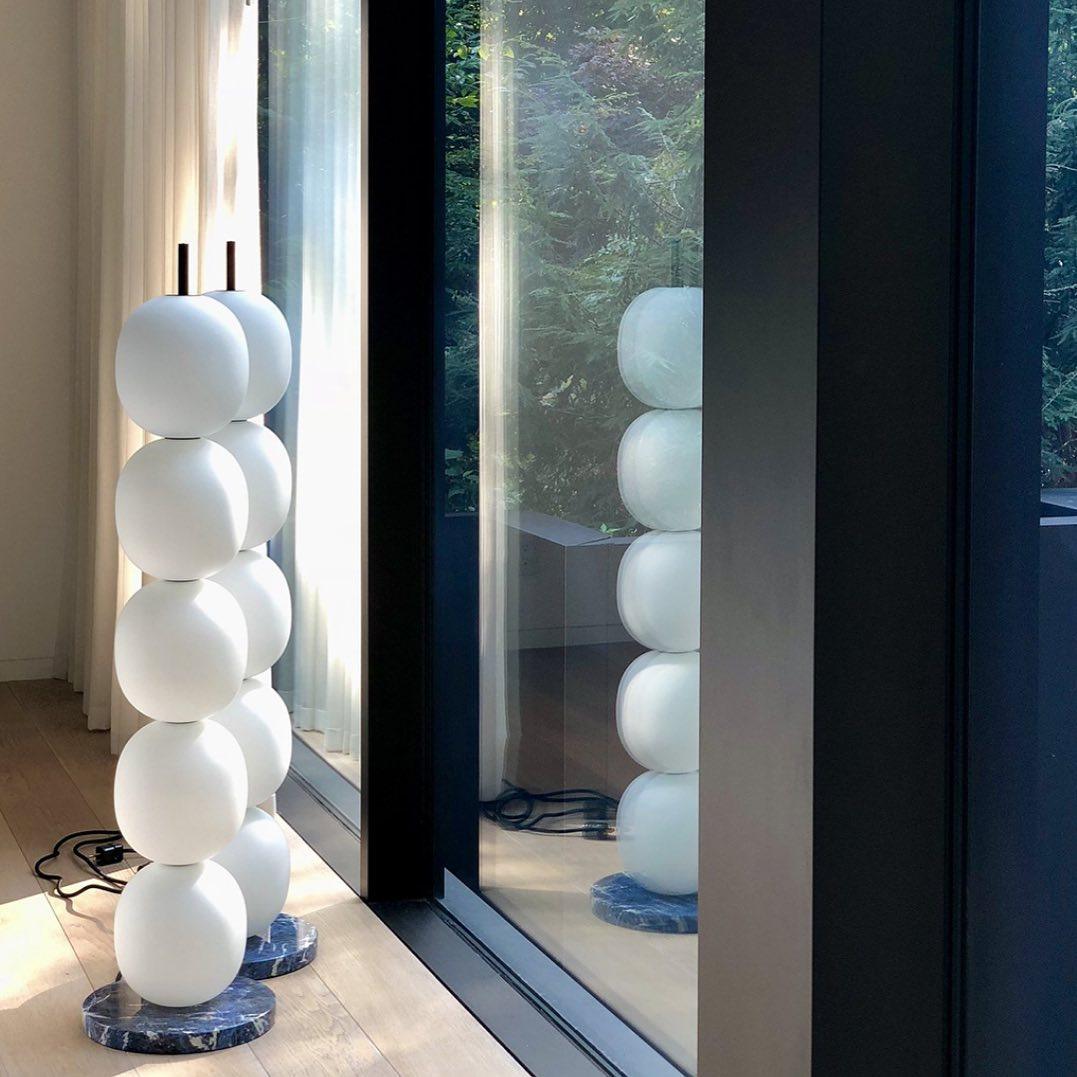 Ceni Minimalistische vloerlamp van marmer