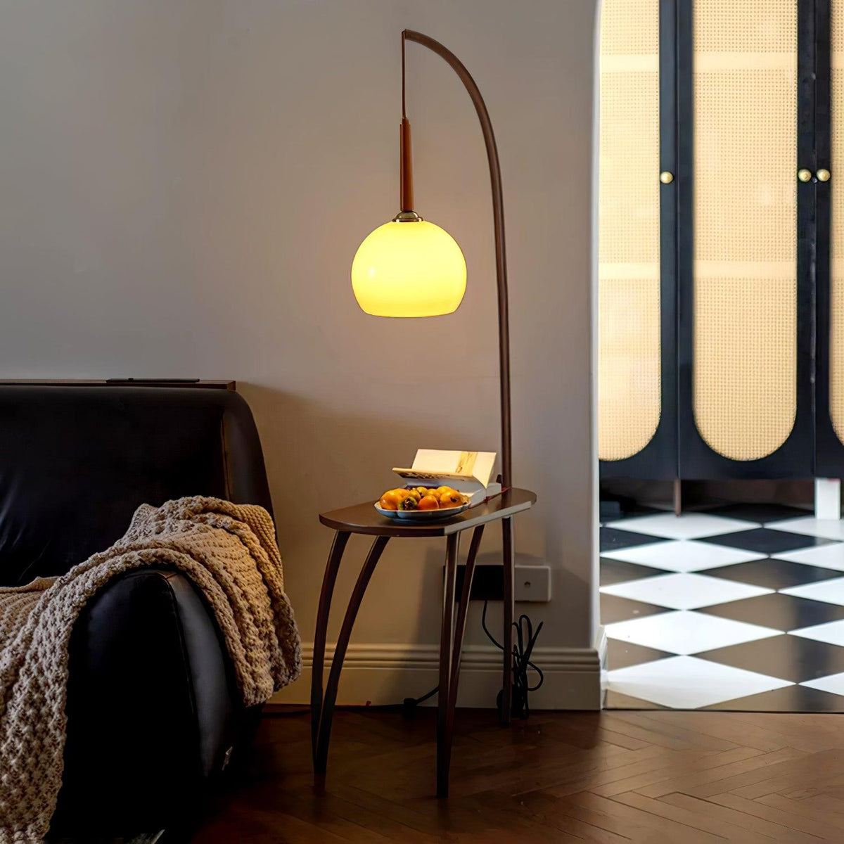 Fior Moderne vloerlamp van walnoothout