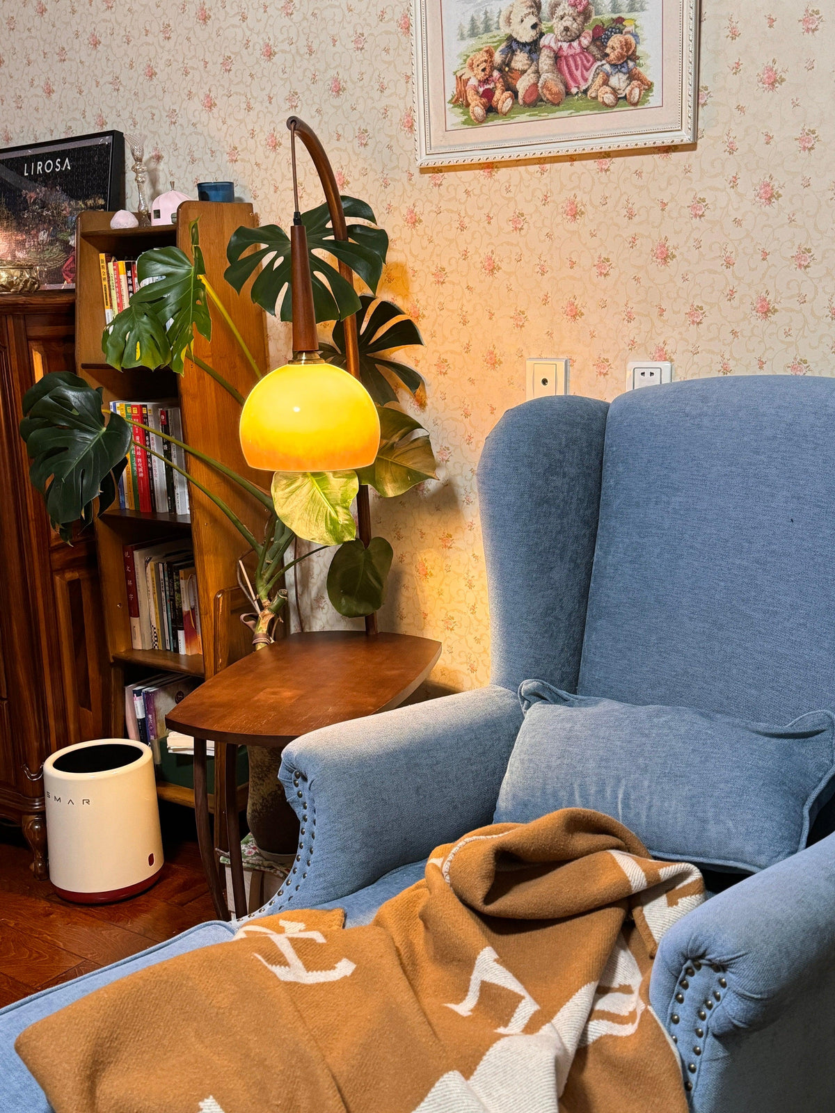 Fior Moderne vloerlamp van walnoothout