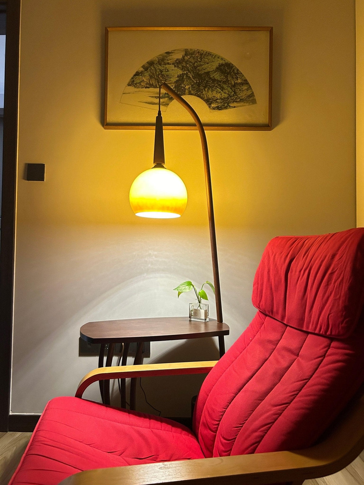 Fior Moderne vloerlamp van walnoothout