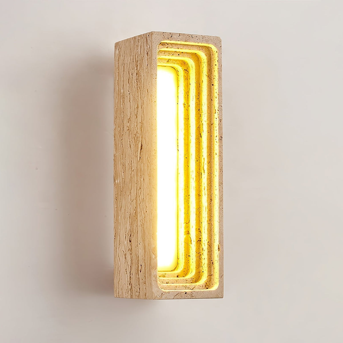 Atheila wandlamp in Geel travertin