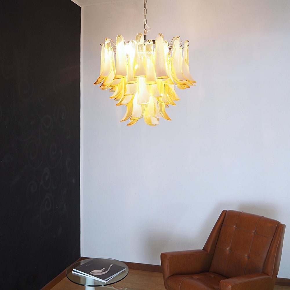 Velelian kroonluchter met gelaagde amber Murano-glas bloemblaadjes