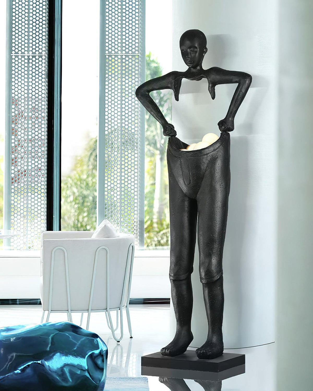 Vamiryra sculpturale vloerlamp in zwart