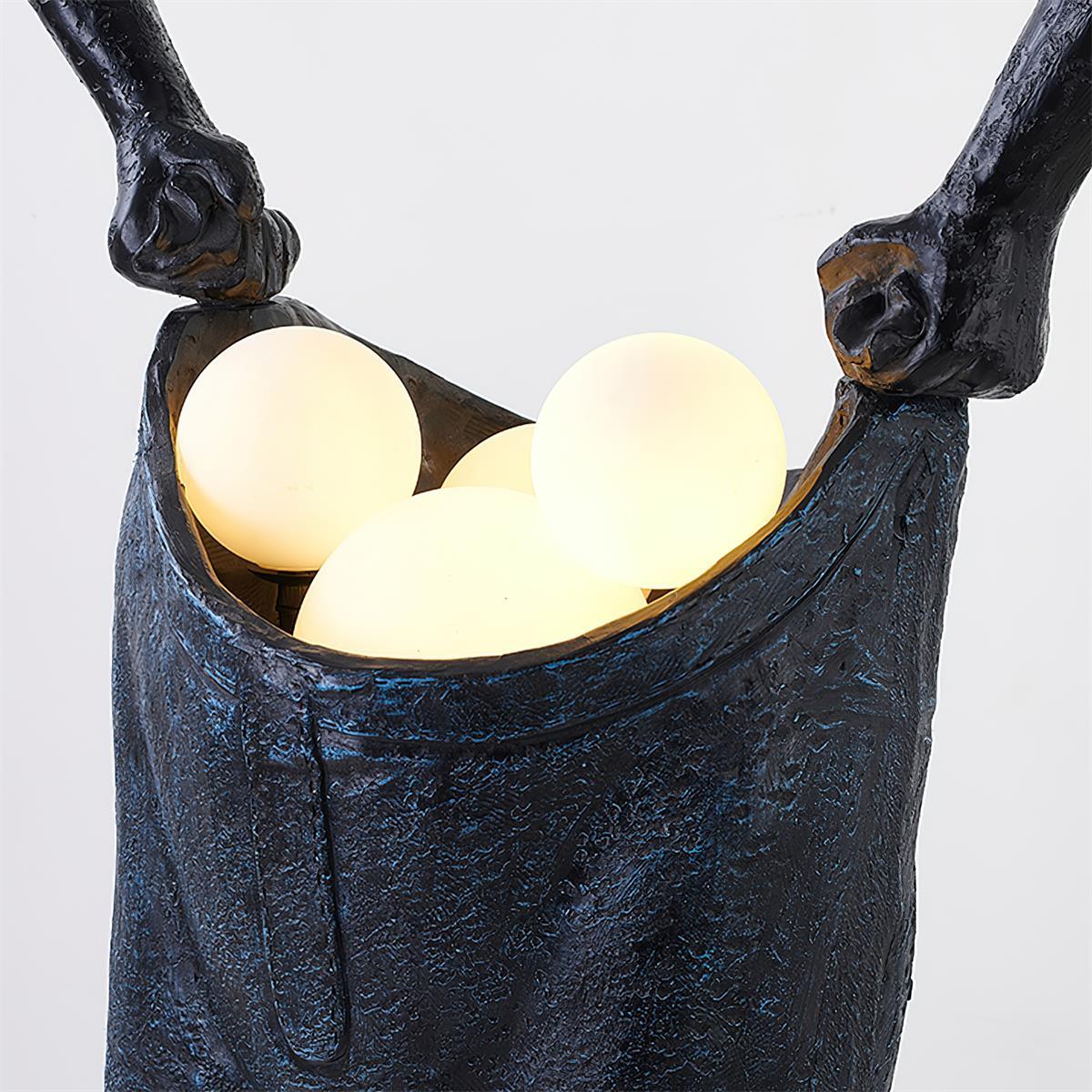Vamiryra sculpturale vloerlamp in zwart