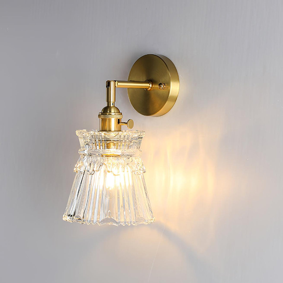 Foski wandlamp met uitlopend kristallen kap in klassieke stijl