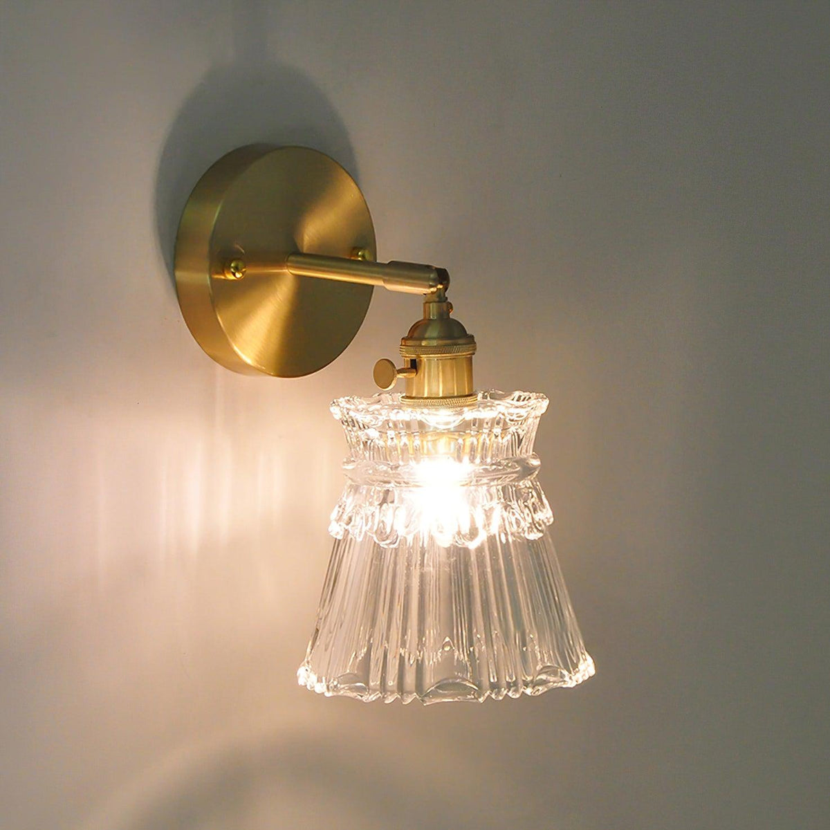 Foski wandlamp met uitlopend kristallen kap in klassieke stijl