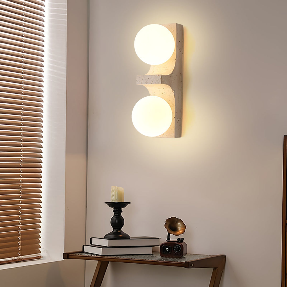 Umiren wandlamp van geel travertin