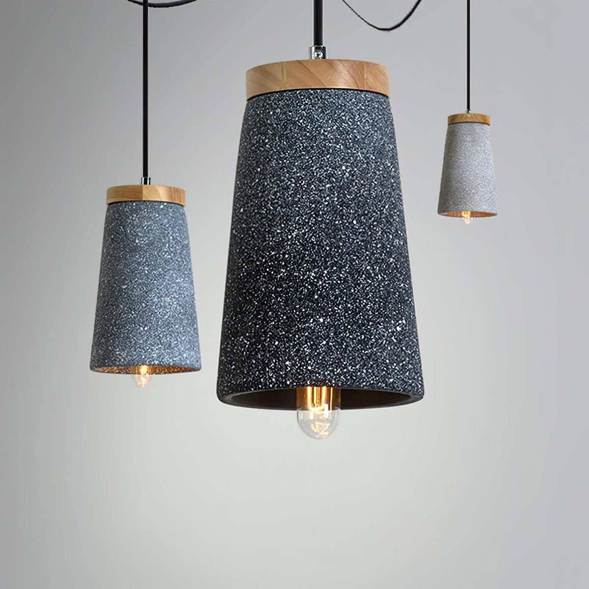 Sylinelia hanglamp van cement en hout