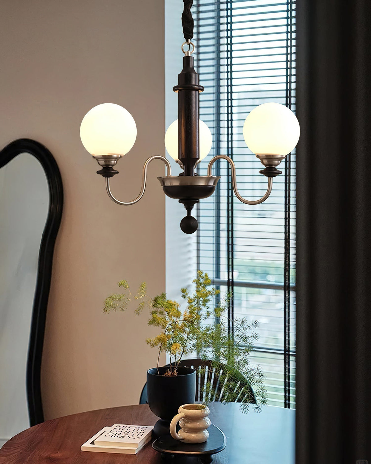 Celoira Vintage messing kroonluchter met matglas bolvormige kapjes