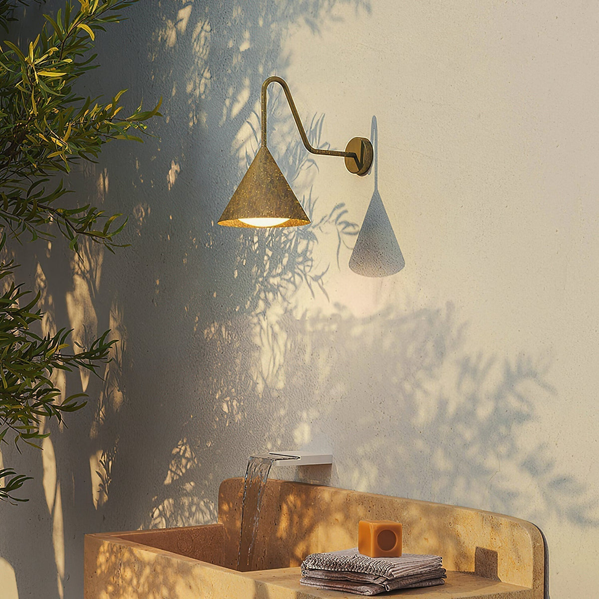 Forgecone Rustieke wandlamp met conische vorm
