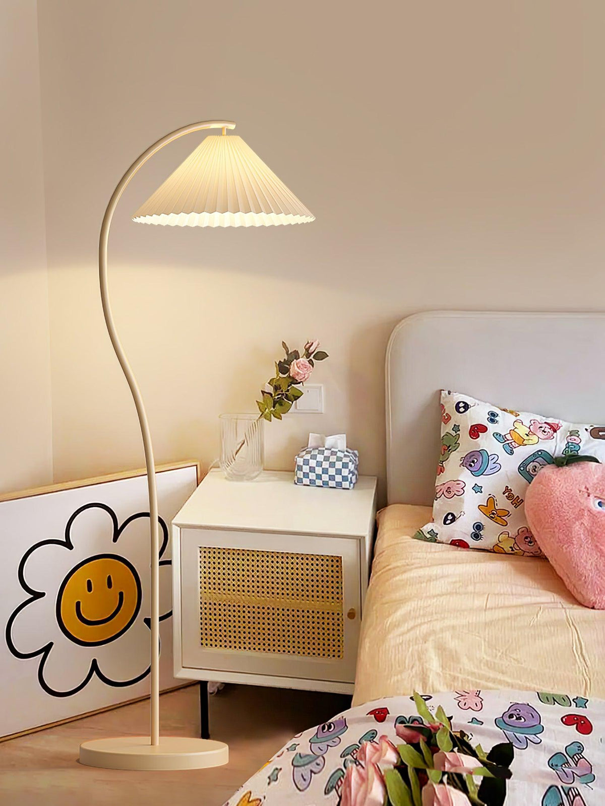 Fyrel minimalistisch vloerlamp van textiel in crème en lichtgeel
