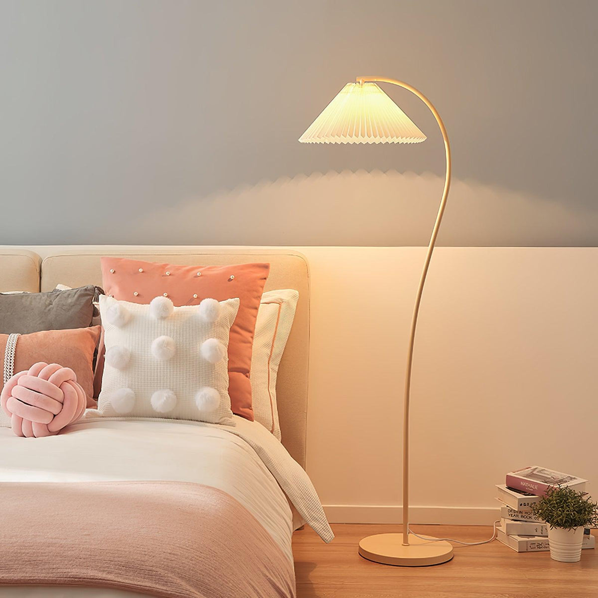 Fyrel minimalistisch vloerlamp van textiel in crème en lichtgeel