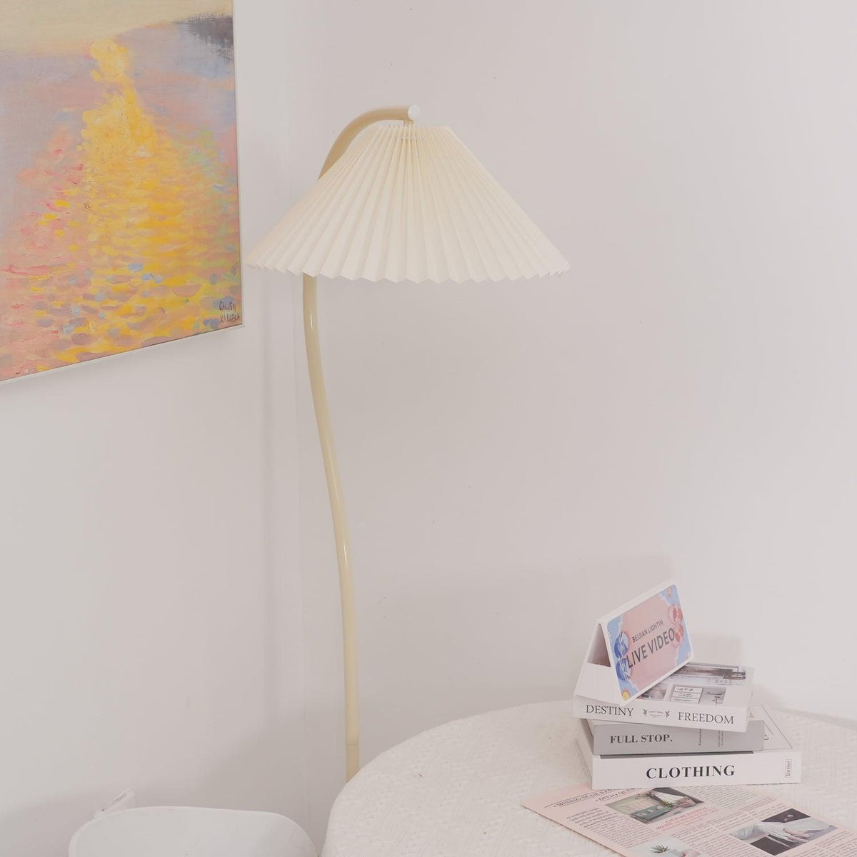Fyrel minimalistisch vloerlamp van textiel in crème en lichtgeel