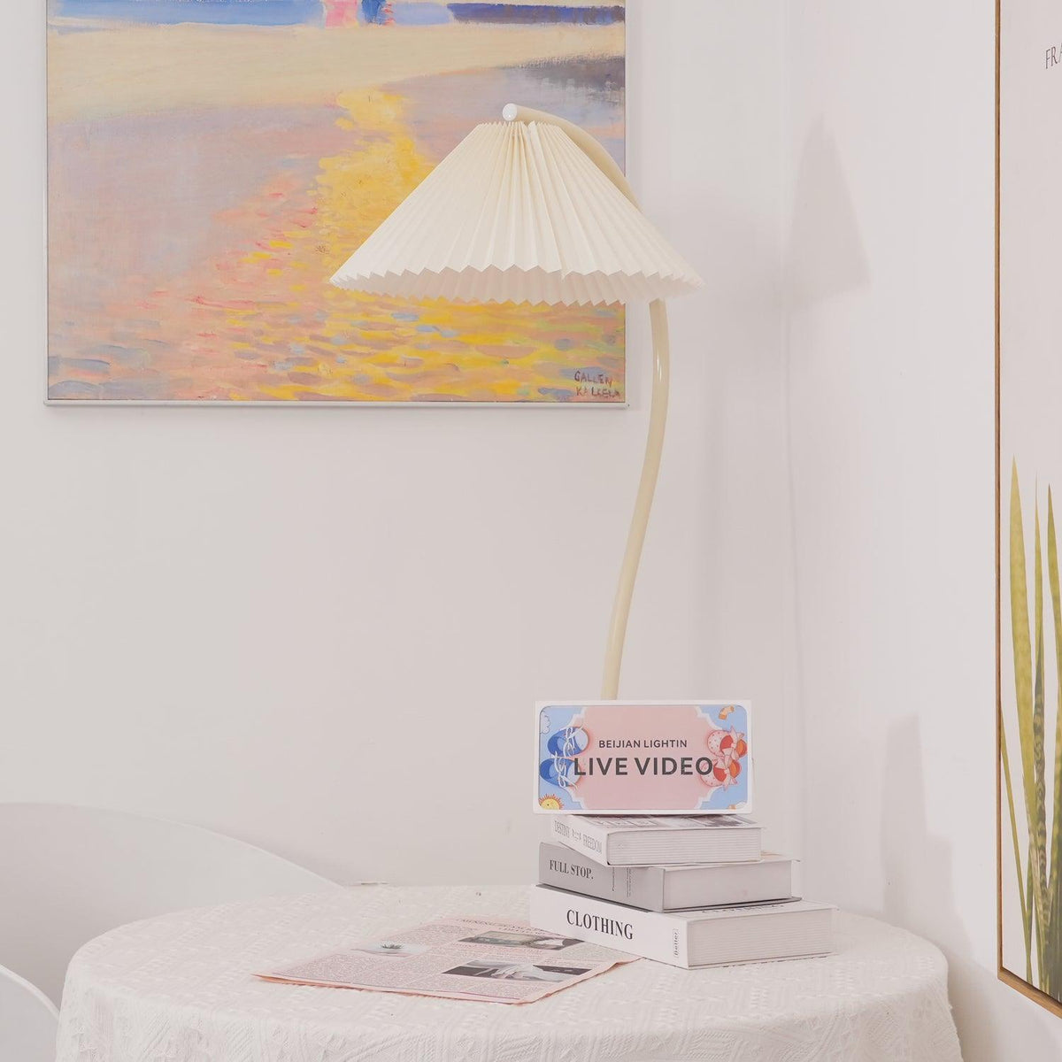 Fyrel minimalistisch vloerlamp van textiel in crème en lichtgeel