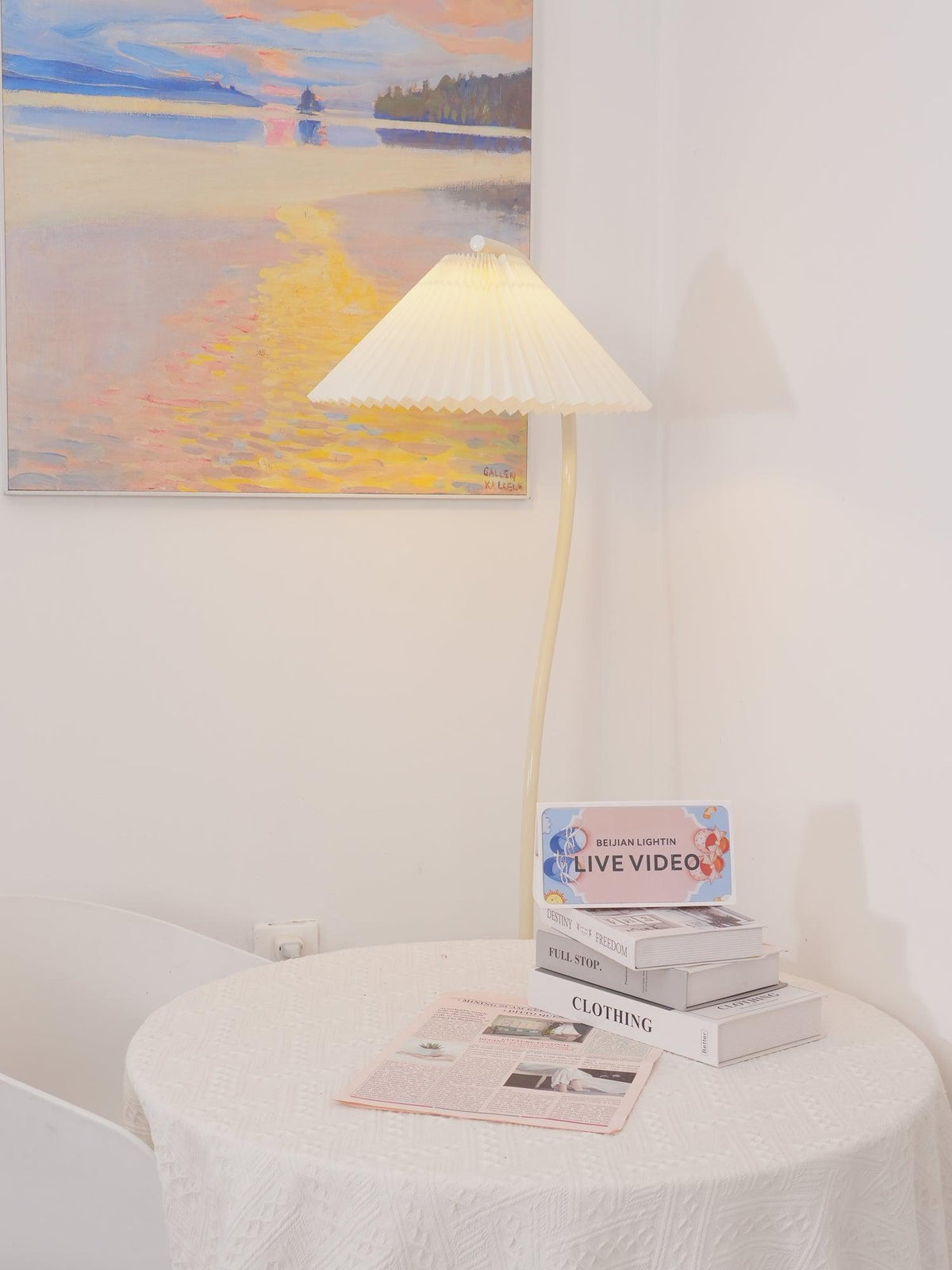 Fyrel minimalistisch vloerlamp van textiel in crème en lichtgeel