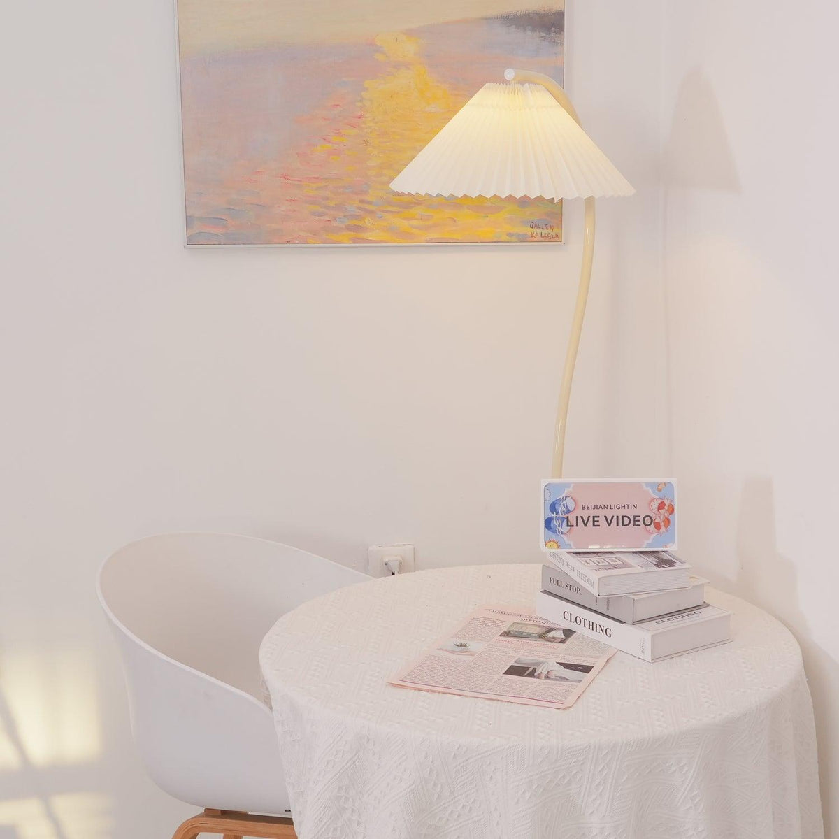Fyrel minimalistisch vloerlamp van textiel in crème en lichtgeel