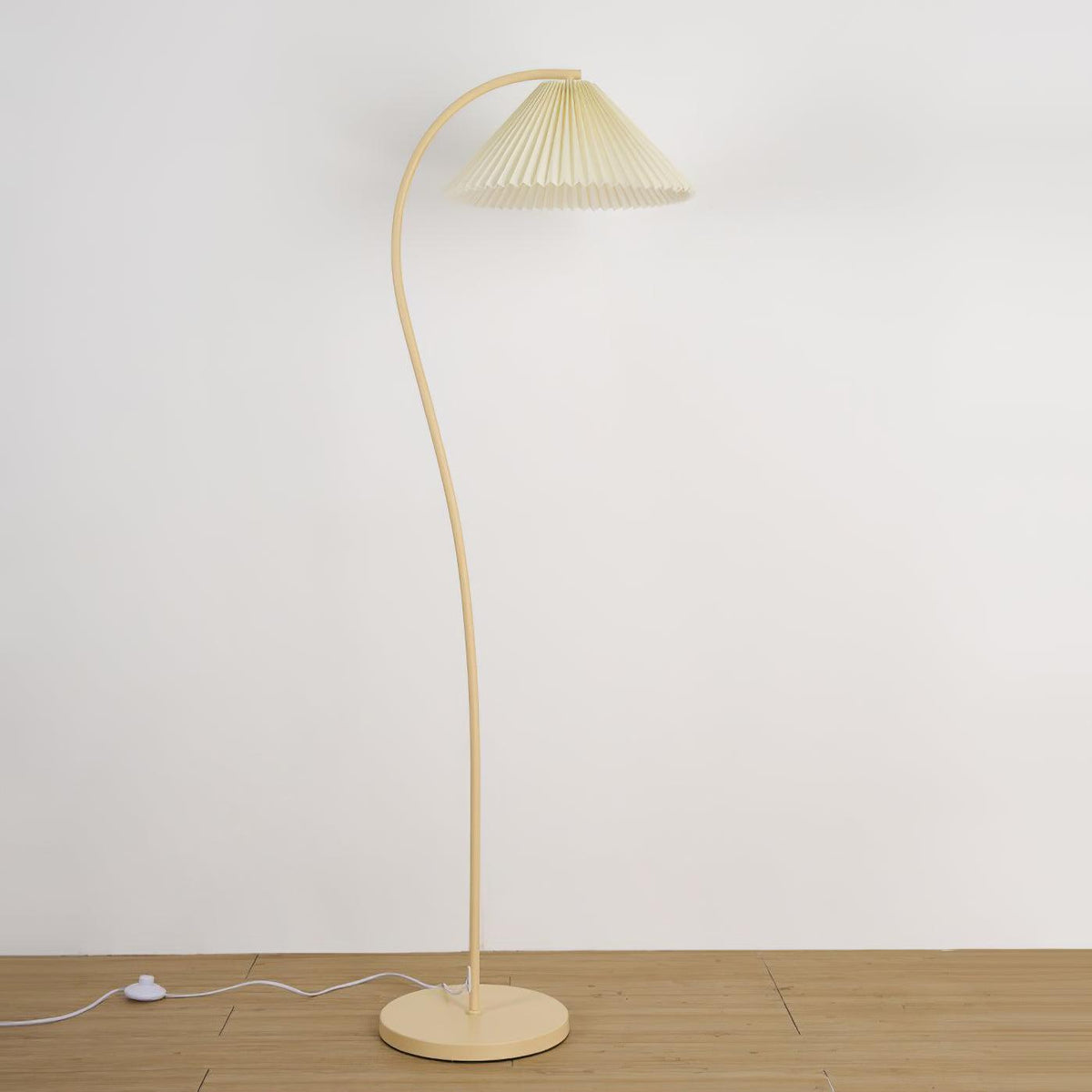 Fyrel minimalistisch vloerlamp van textiel in crème en lichtgeel