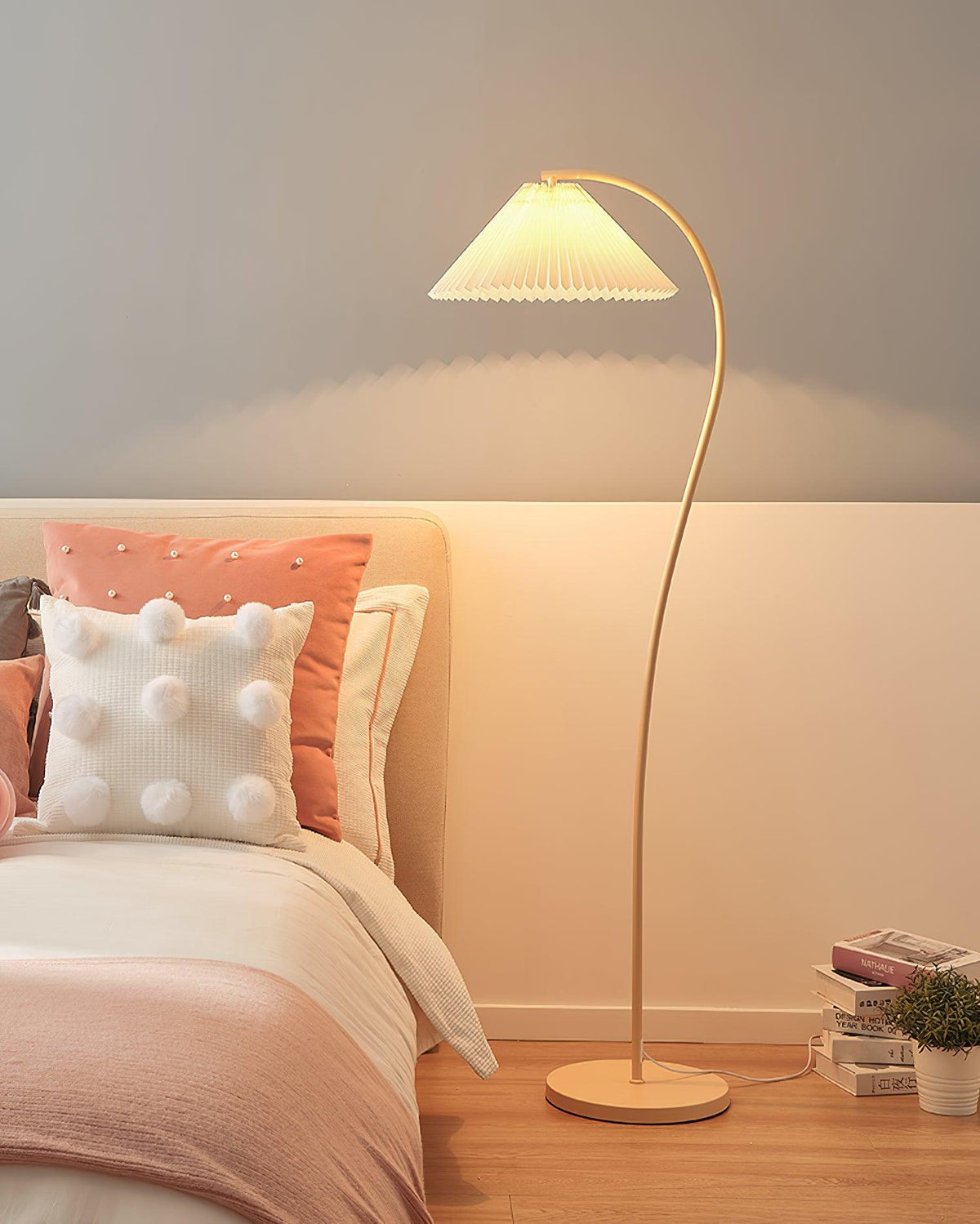 Fyrel minimalistisch vloerlamp van textiel in crème en lichtgeel