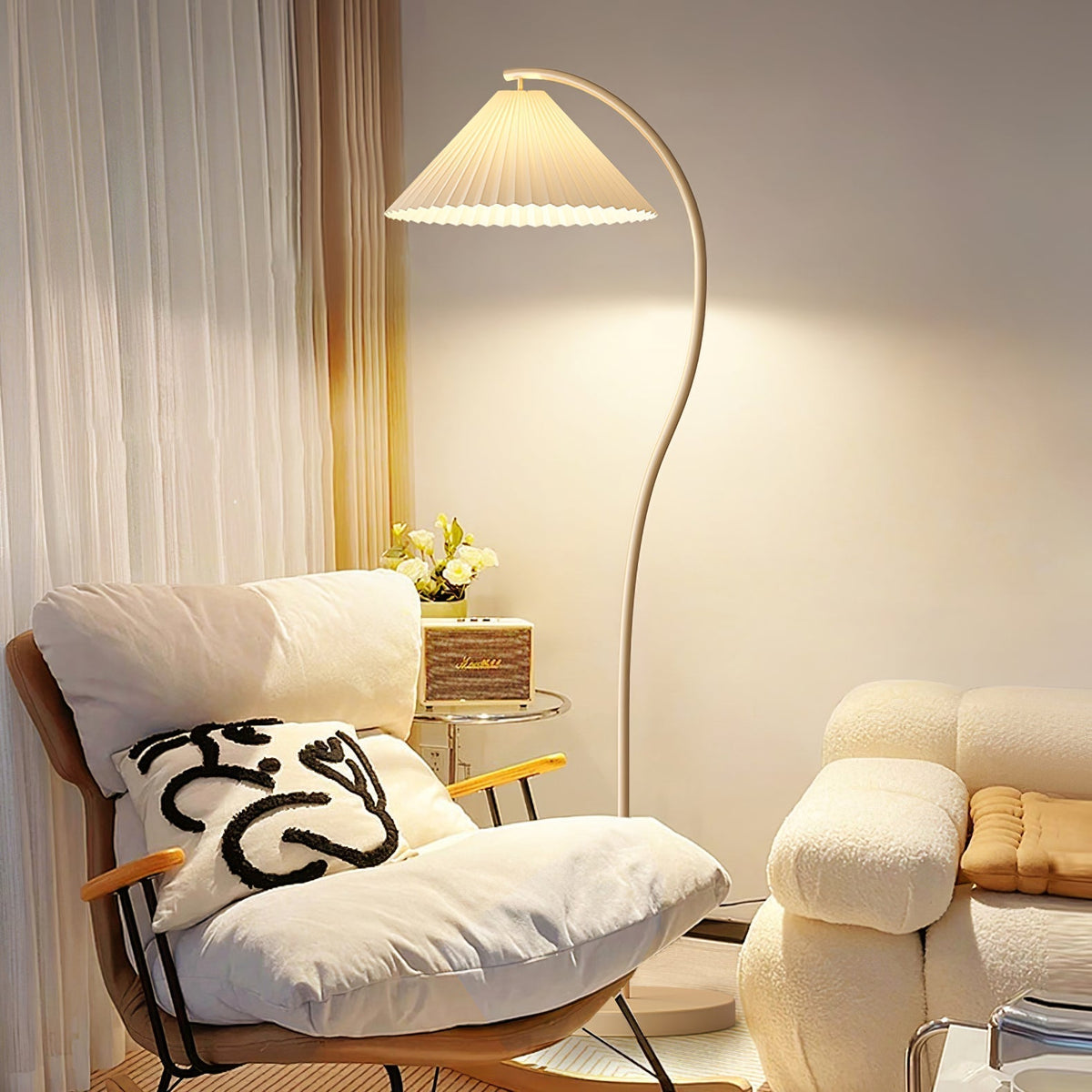 Fyrel minimalistisch vloerlamp van textiel in crème en lichtgeel