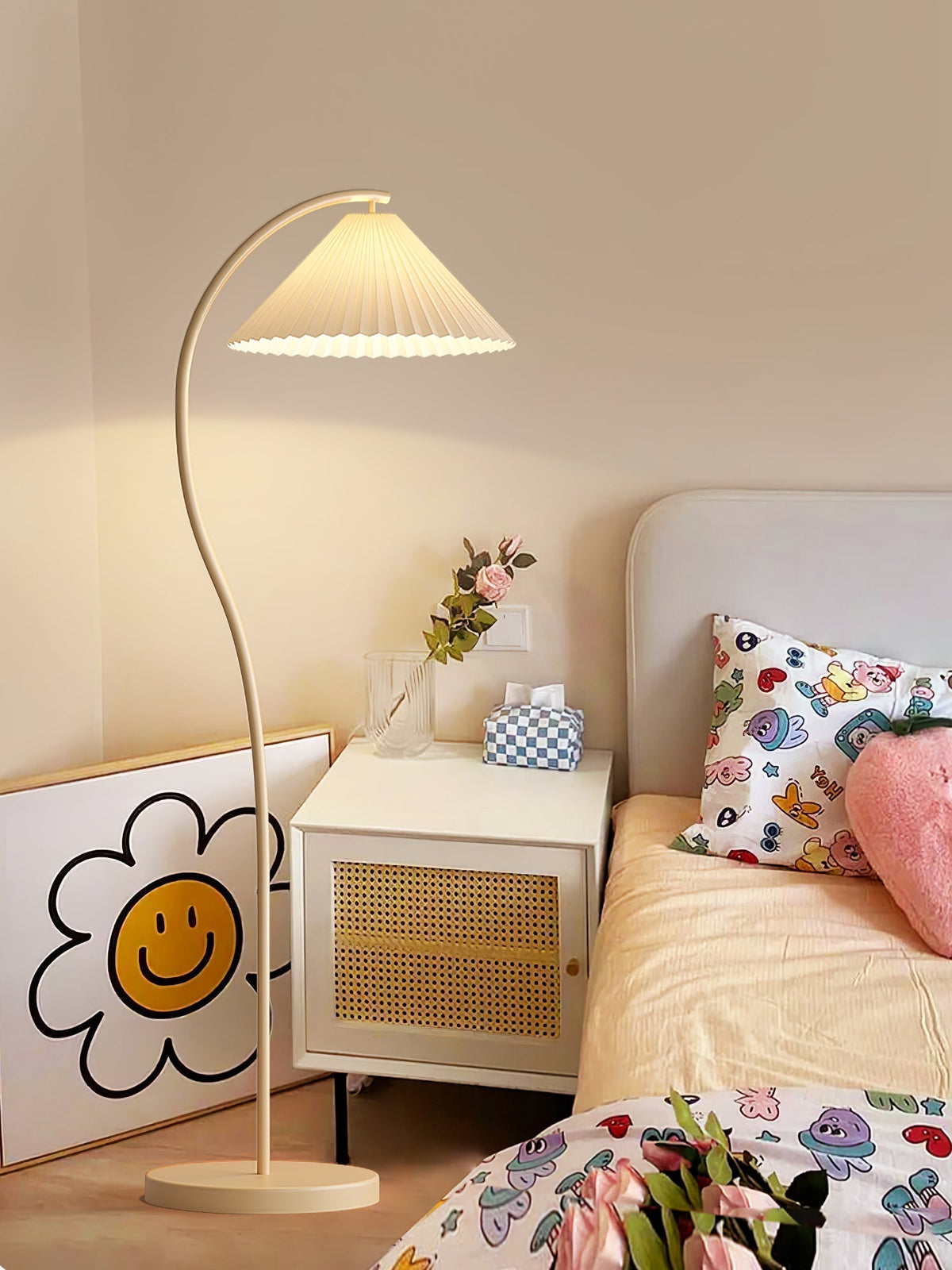 Fyrel minimalistisch vloerlamp van textiel in crème en lichtgeel