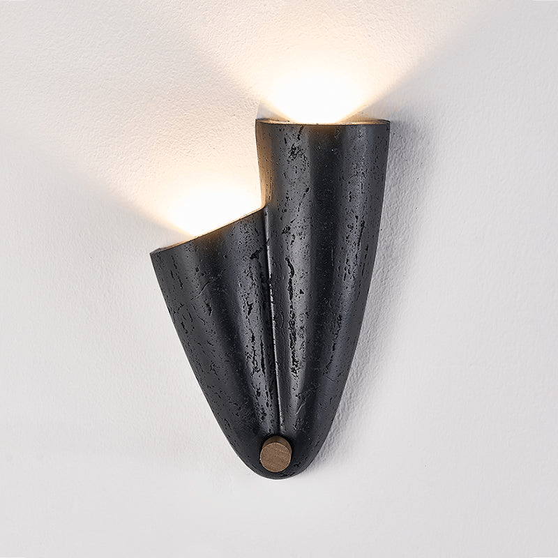 Kora Moderne wandlamp van zwart travertin