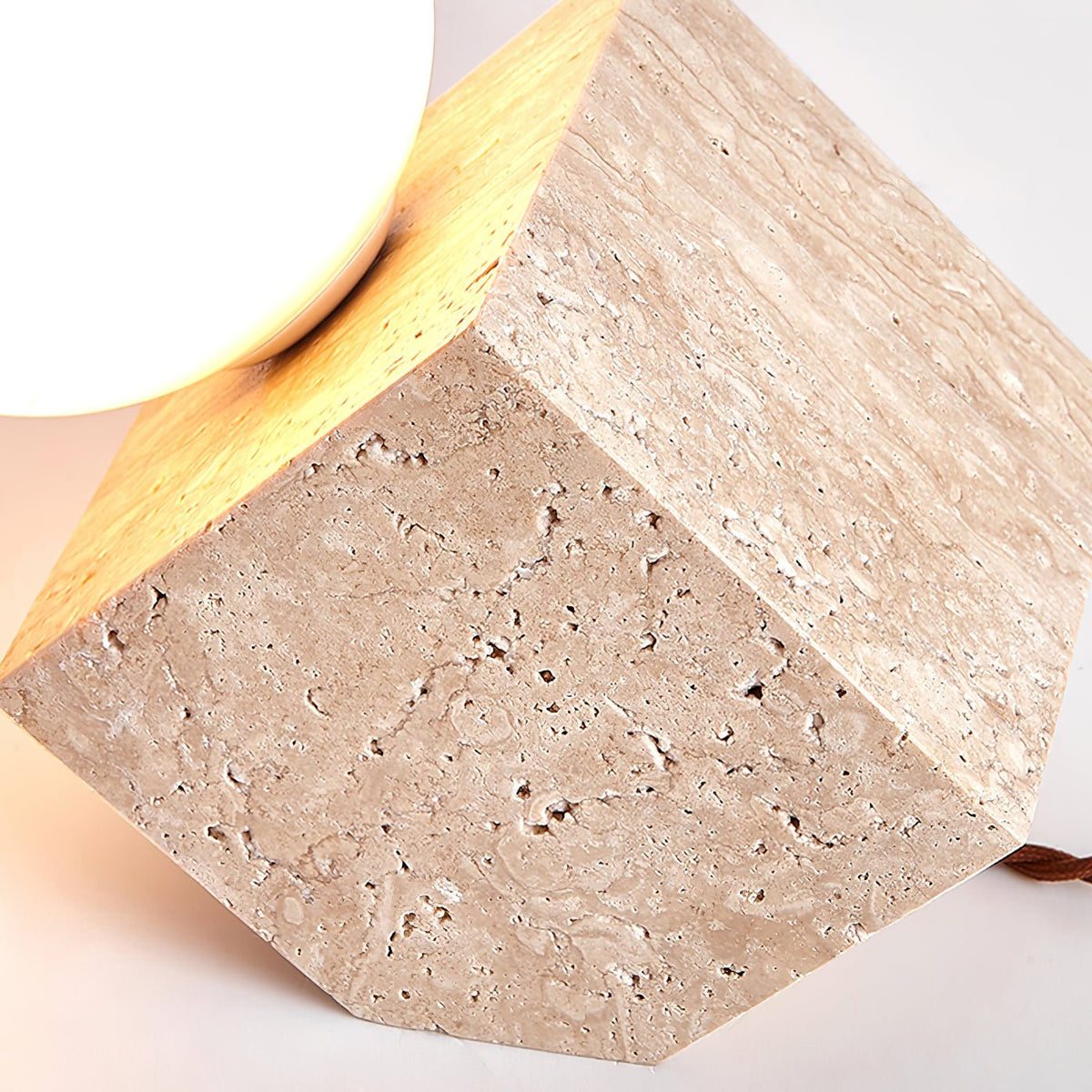 Rolt Geometrische tafellamp van geel travertin