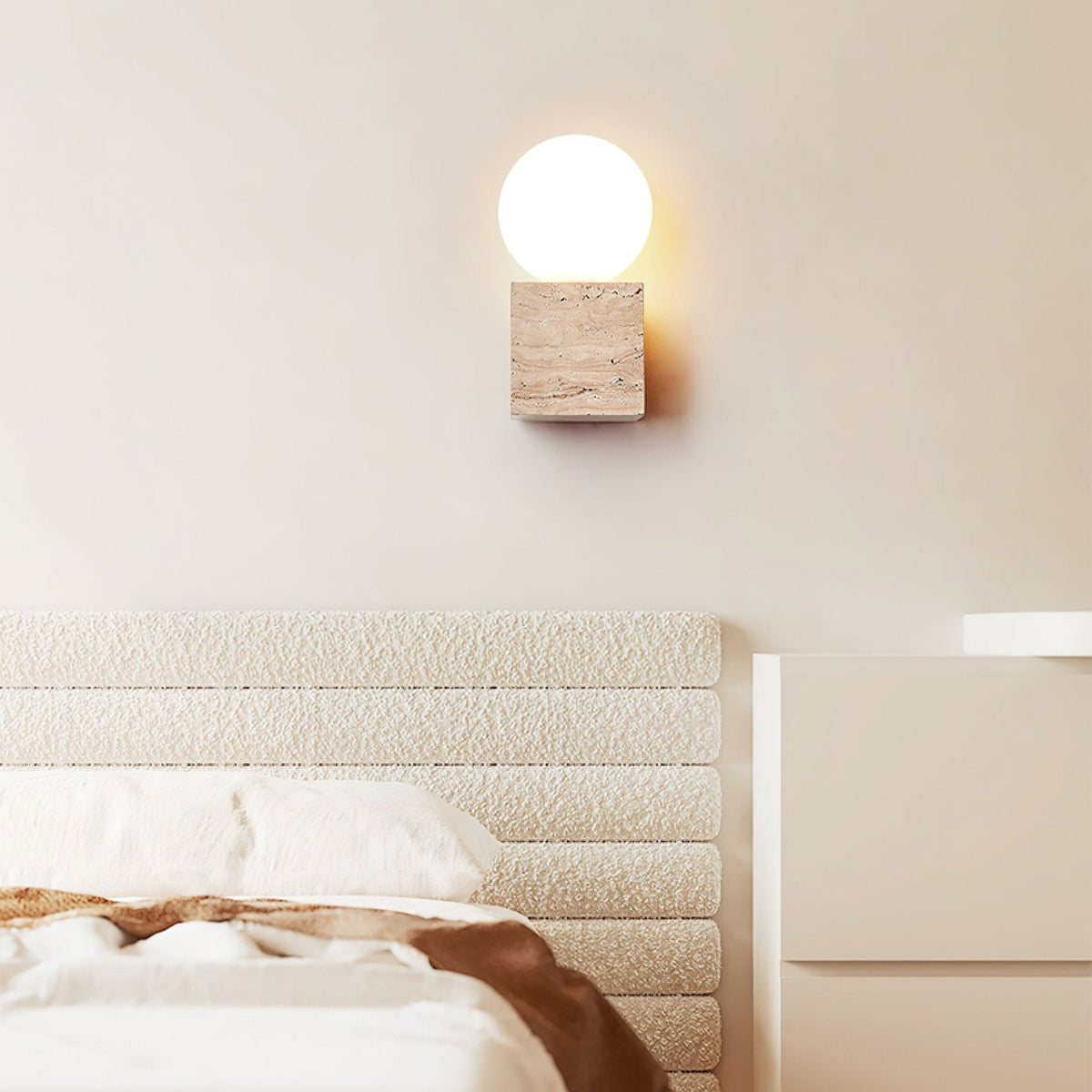 Eurlaean Cube-Base travertin wandlamp