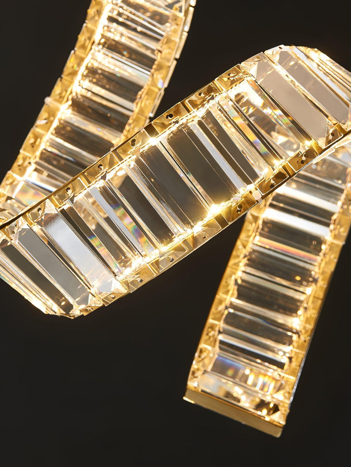 Luxielle Kroonluchter met gebogen LED-kristal luxueus