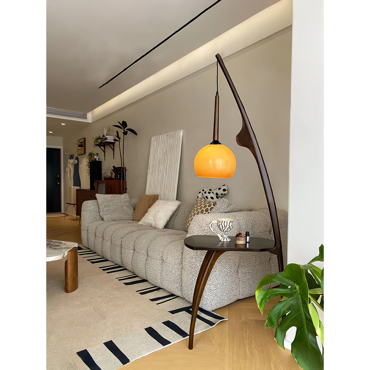 Selisora vloerlamp met gebogen mantisarm in walnootkleur