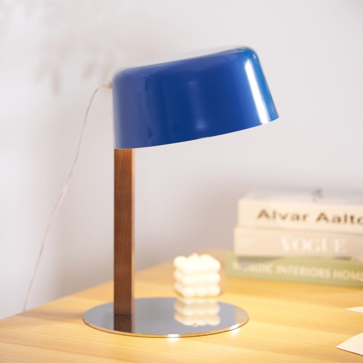 Cirirelle Moderne tafellamp van walnoot
