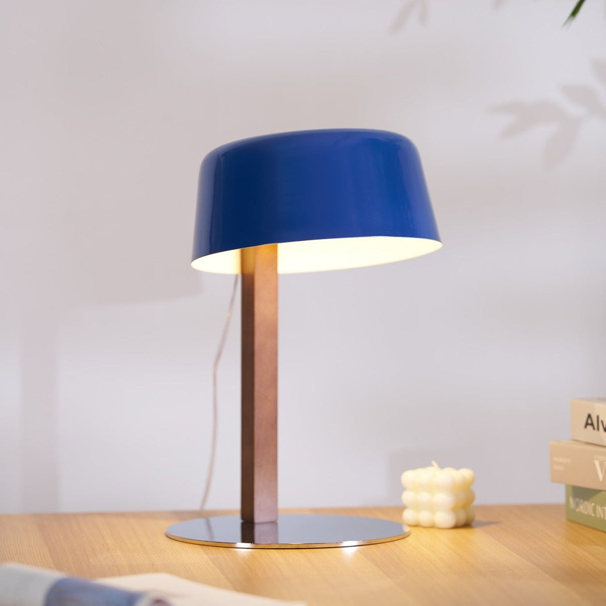 Cirirelle Moderne tafellamp van walnoot