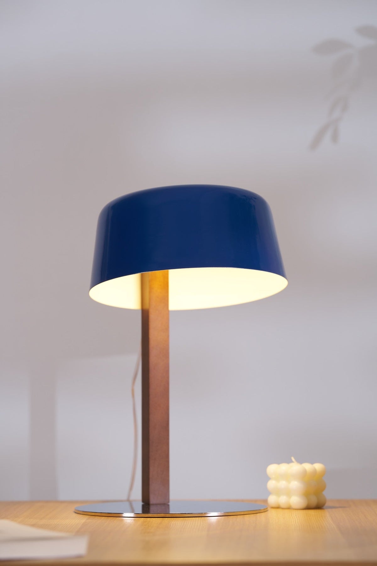 Cirirelle Moderne tafellamp van walnoot